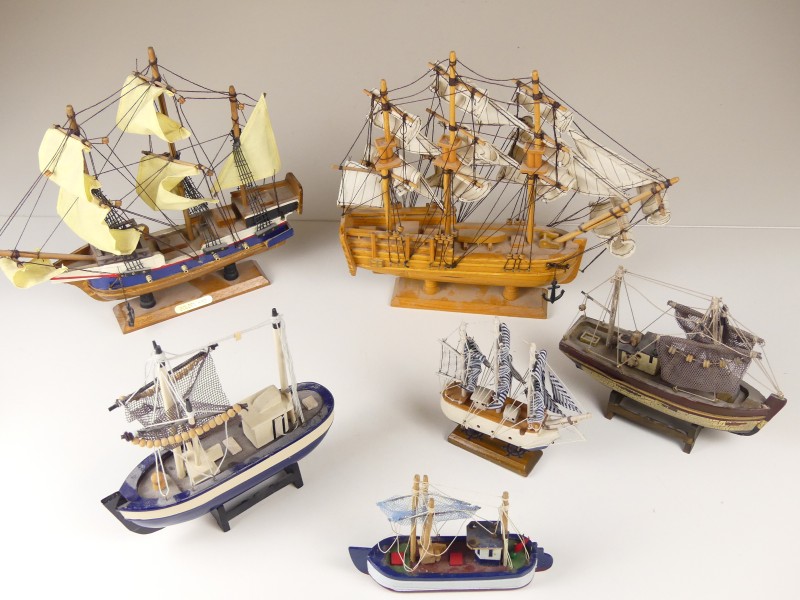 Miniatuur zeilschepen/ vissersbootjes