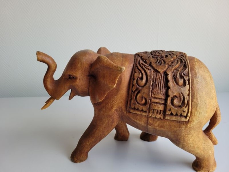 Handgesneden houten olifant