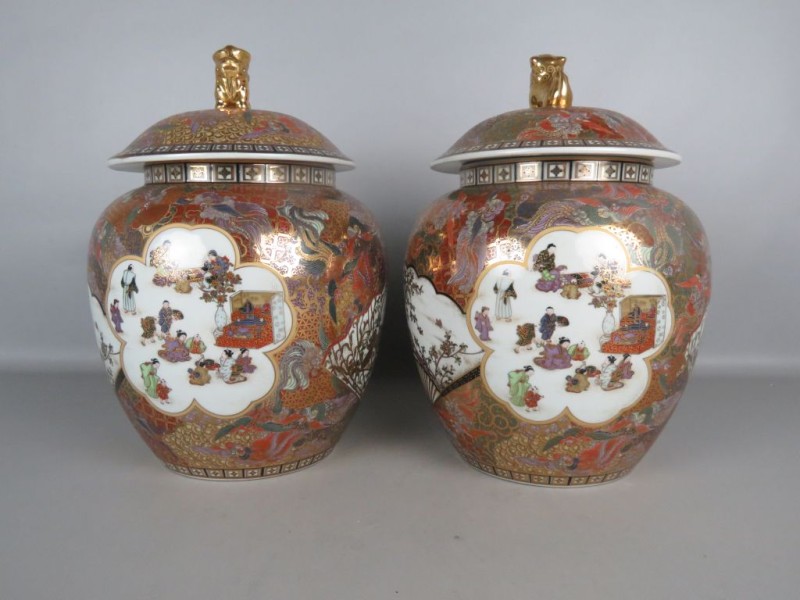 2 decoratieve Chinese potten.