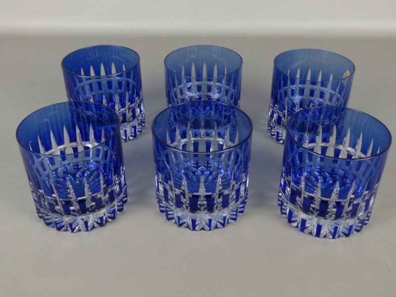 6 blauwe glazen uit geslepen kristal