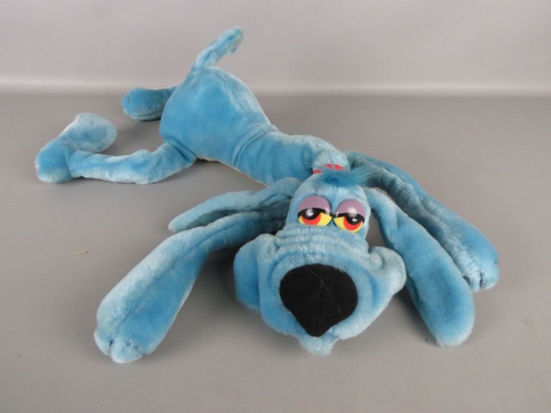 Knuffel blauwe hond “Foofur”.