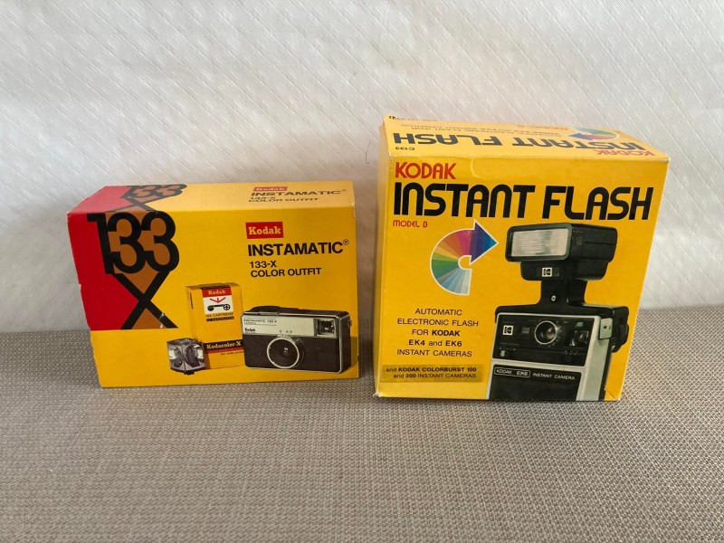 Instamatic 133-x en Instant Flash model D: Kodak