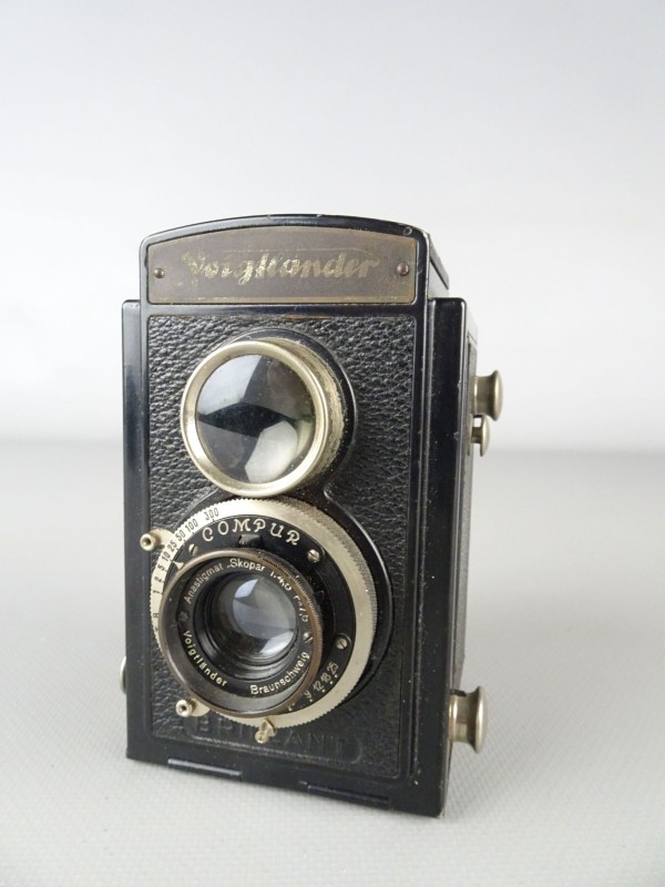 Vintage camera: Voightlander Brillant.