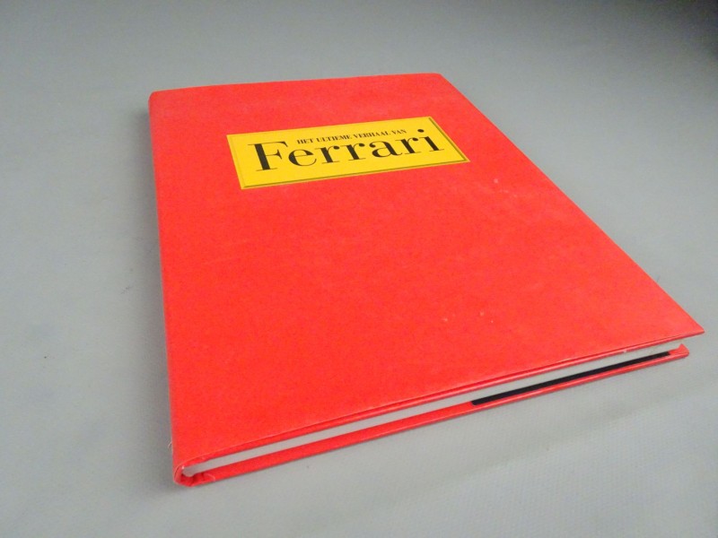 Boek Ferrari “Het ultieme verhaal”.