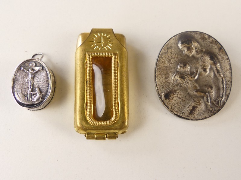 Religieuze juwelen: Vintage reliekhanger - Agosto '45 broche