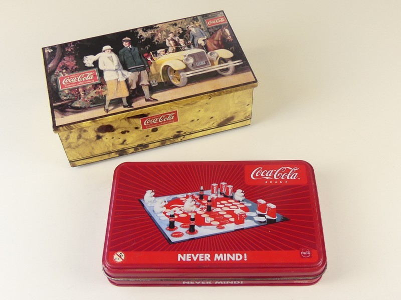 Coca Cola: een retro blikken doos en het spel "never Mind"