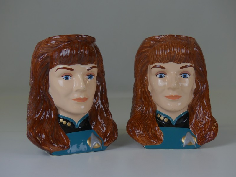 2 vintage tassen Doctor Crusher Star Trek TNG
