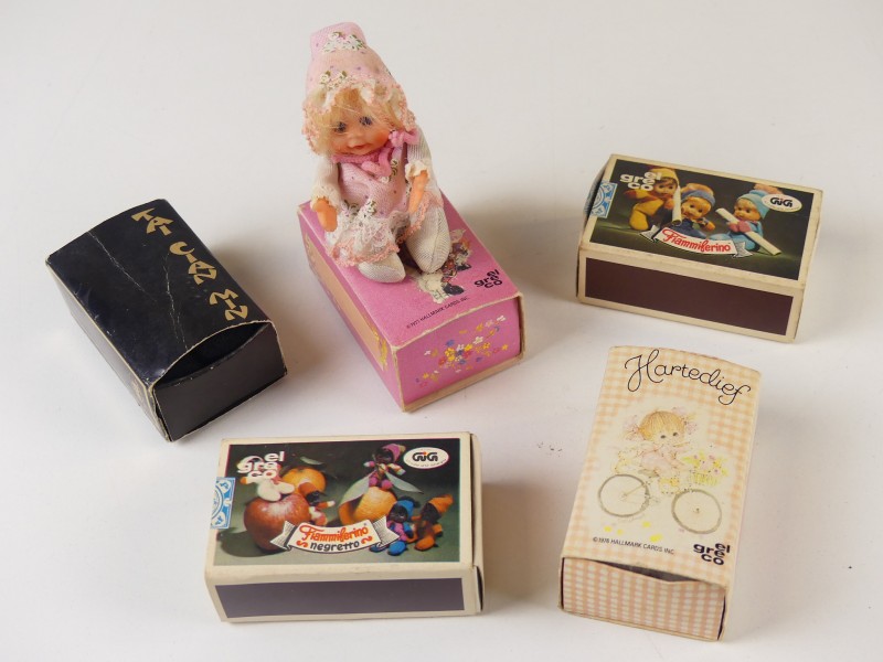 Vintage Mini popjes in een luciferdoosjes