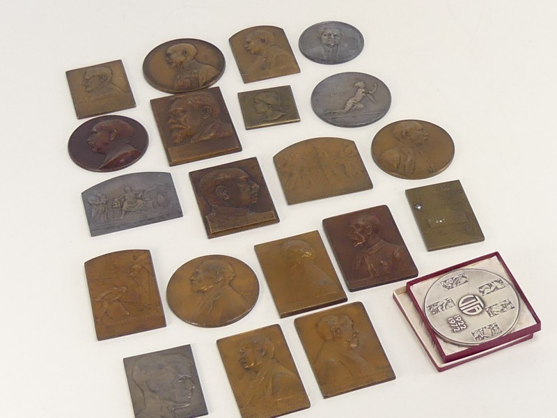 Antiquariaat: 21 metalen penningen/medailles jaren ‘20 ‘30