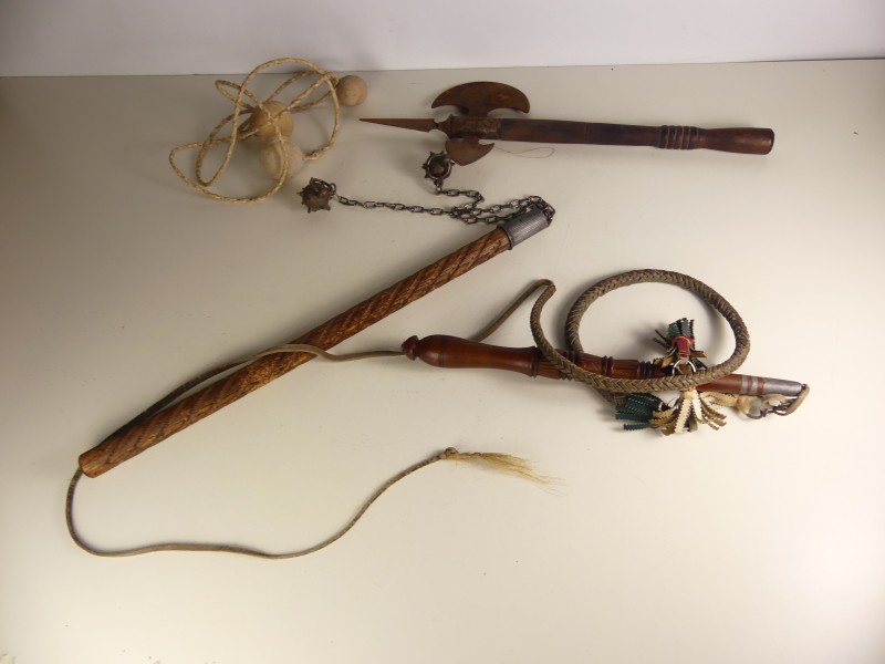 Lot replica antieke wapens