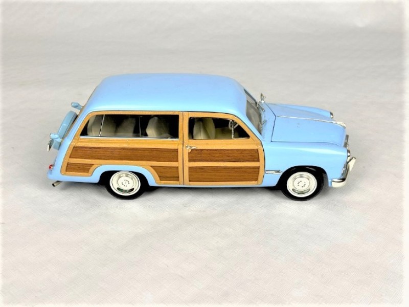 FORD Woody Wagon 1949  - 1/18 - 1999 motor city classics