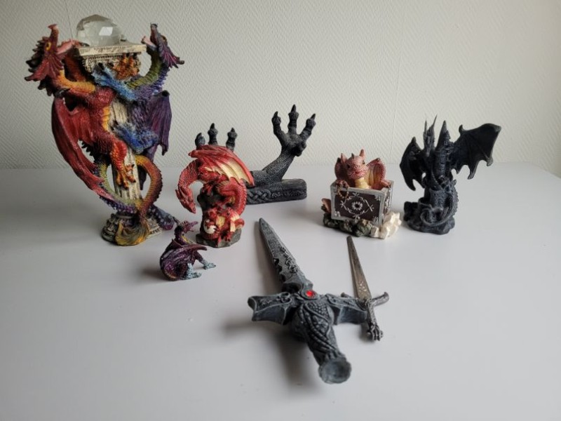 Collectie van drakenbeeldjes