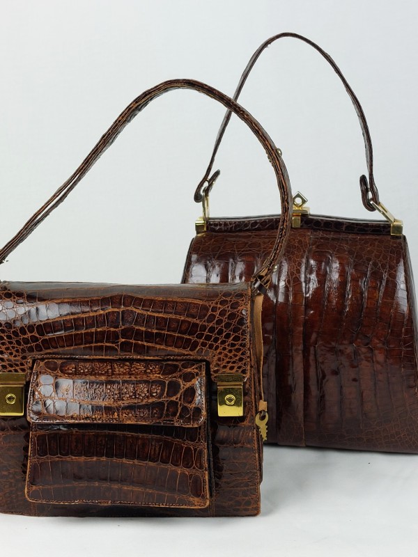 LOT: 2 vintage handtassen in bruin krokodillenleer