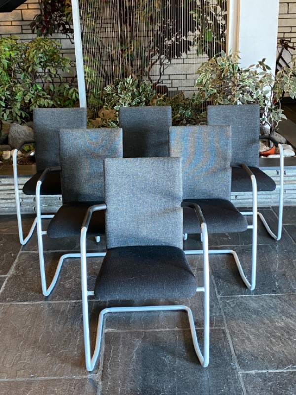 6 grijze stapelbare design stoelen - DRISAG