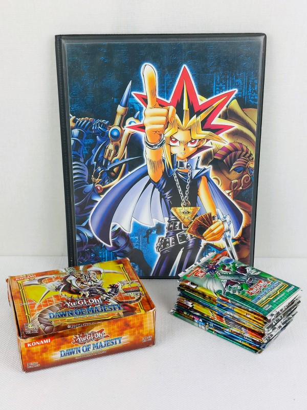 Een set Yu-Gi-Oh! "Dawn of Majesty" spelkaarten