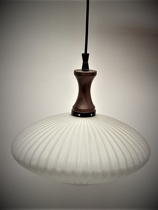 Vintage opaline lamp met teakhout