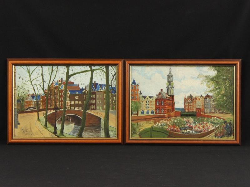 Twee olieverfschilderijen 'Amsterdam 1946' - Van Bulck L.