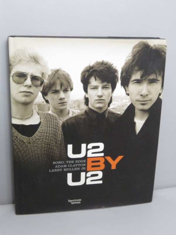 "U2 BY U2" uitgebracht door Spectrum Lannoo 2006.