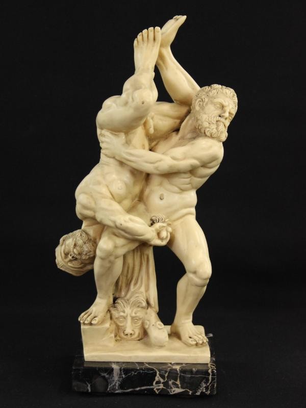Gino Ruggeri - Resin beeld en marmeren voet :  Hercules en Diomedes