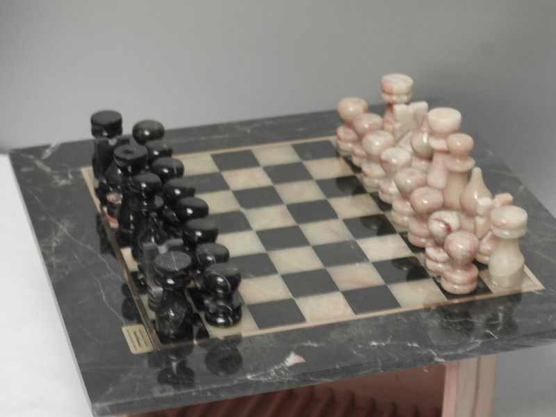 Marmeren schaakbord met marmeren speelstukken (Art. nr. 702)