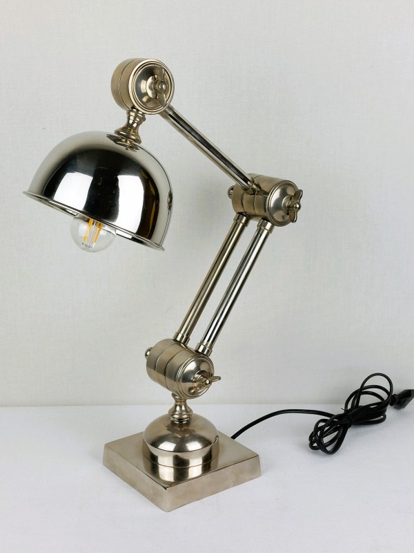 Lamp in chroom