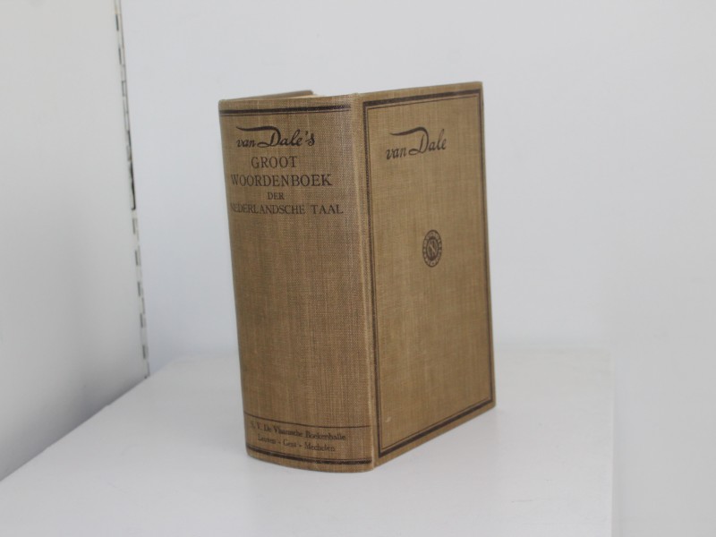 editie 1924 - Van Dale Groot Woordenboek Der Nederlandsche Taal