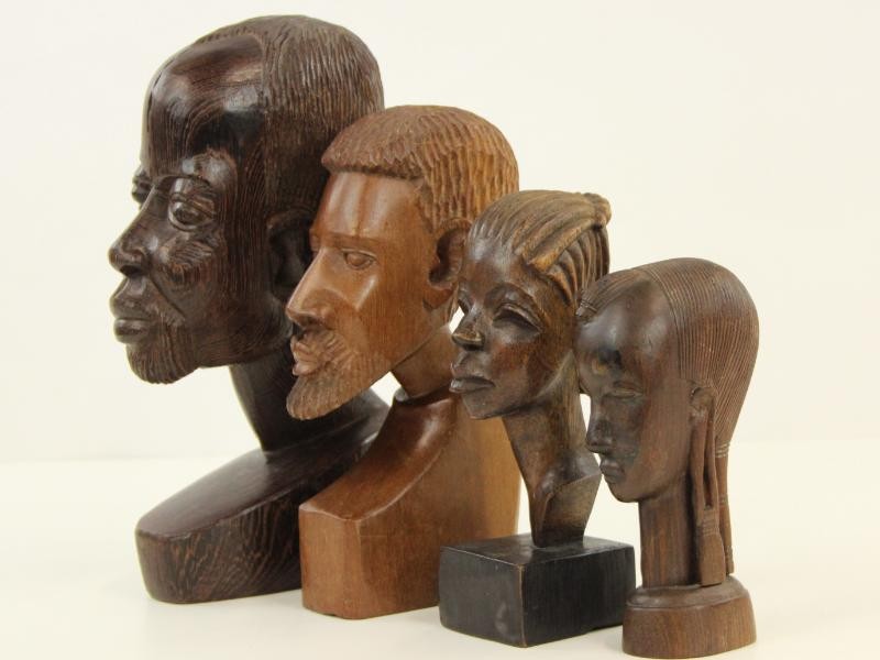 Set van 4 handgesneden houten hoofden - verschillende afmetingen