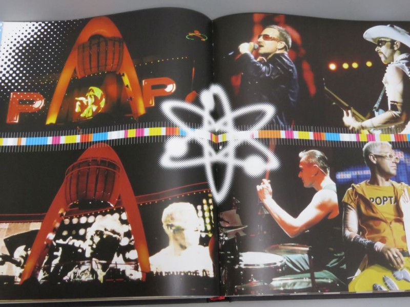 "U2 BY U2" hardcover boek