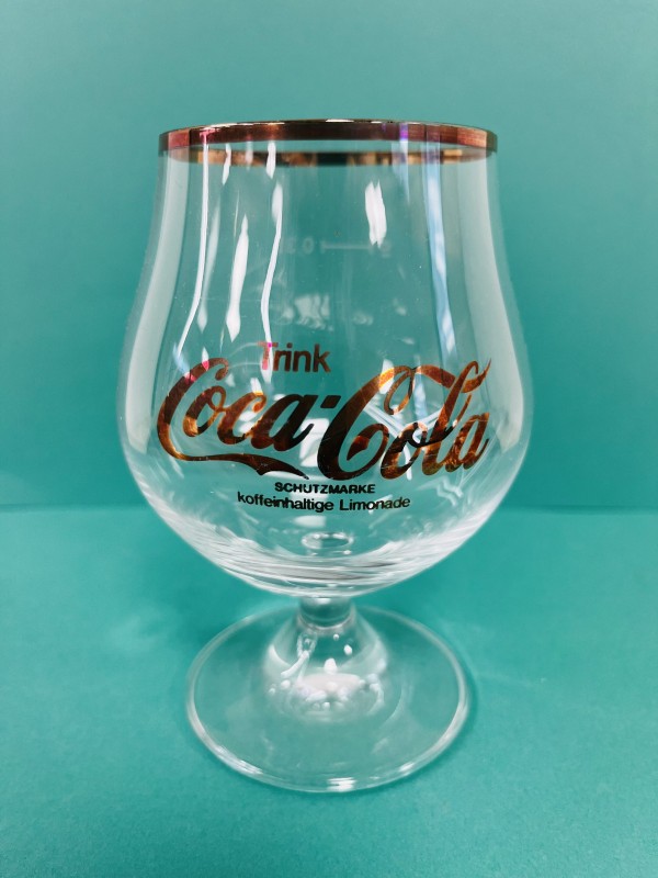 Coca-Cola glas op voet