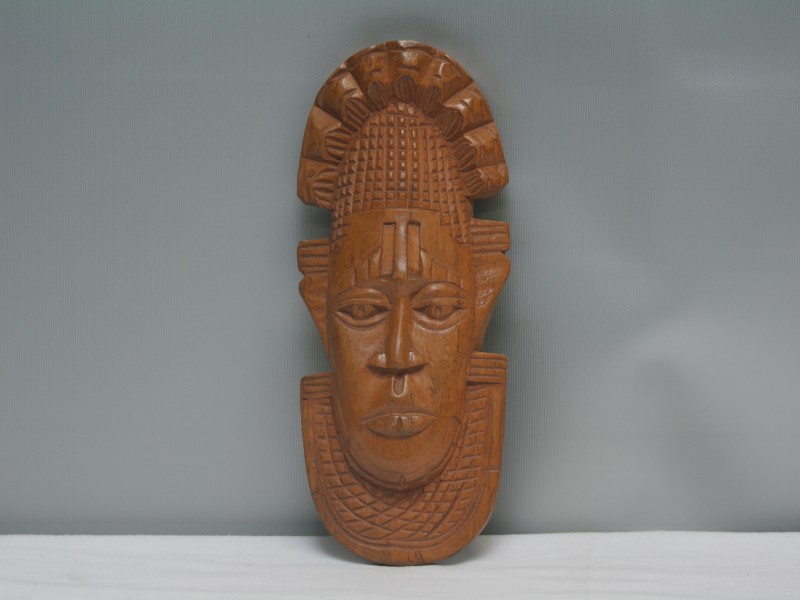 Handgesneden houten masker (Art. 746)