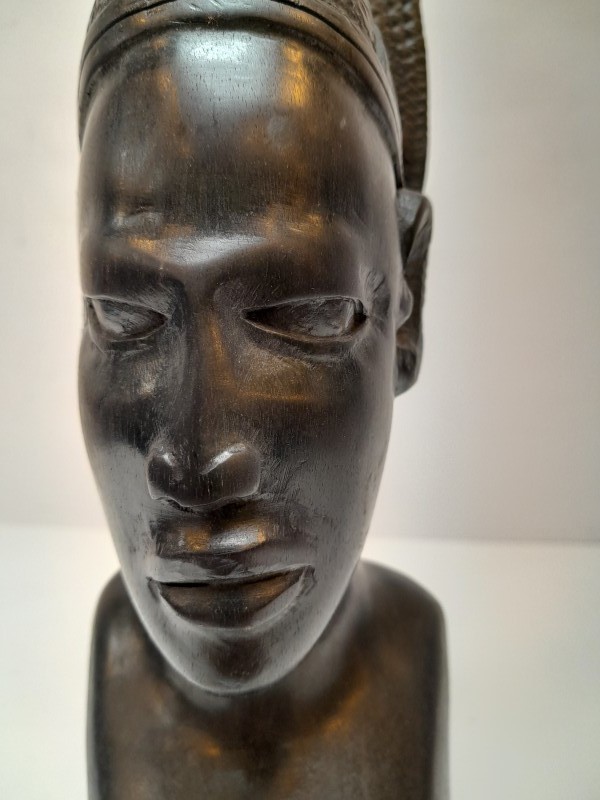 Afrikaanse houten buste