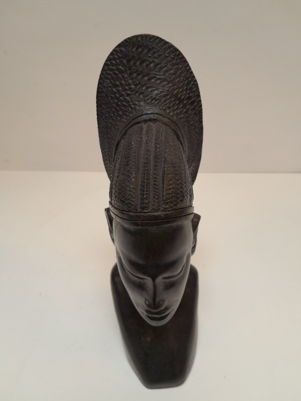 Afrikaanse houten buste