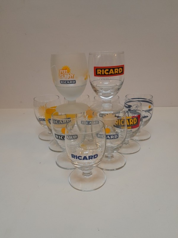 Ricard lot met 12 verschillende glaasjes