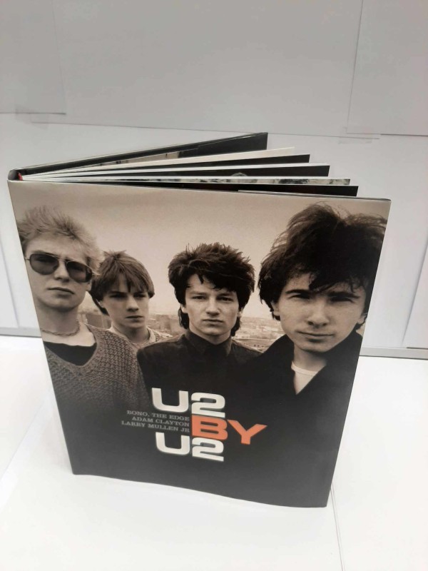 Boek U2 By U2