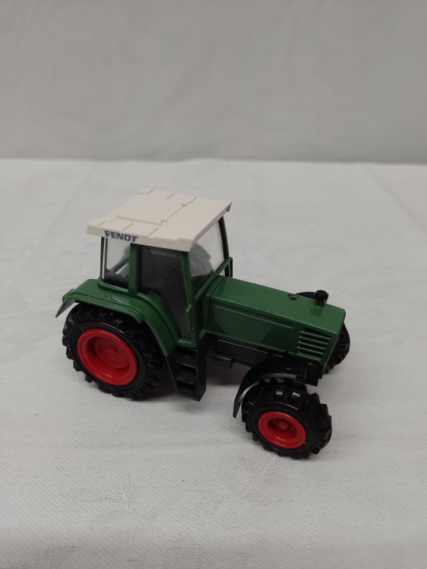 Fendt Favorit 514 C tractor