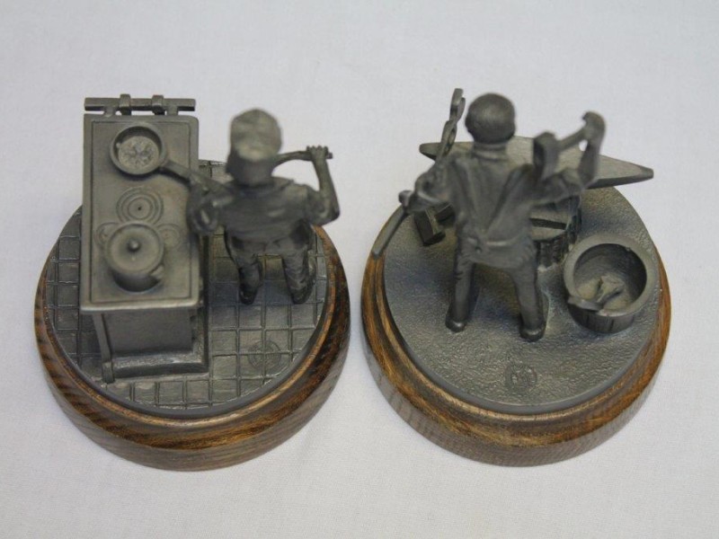 "Pewter Tin" Set van twee beeldjes (Art 788)