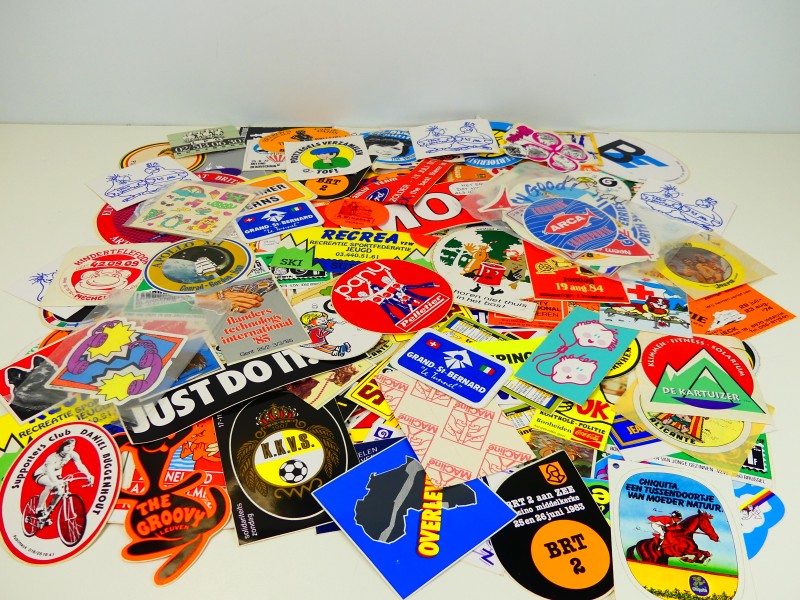 Lot 1 - Vintage – 660 gr aan stickers - diverse onderwerpen