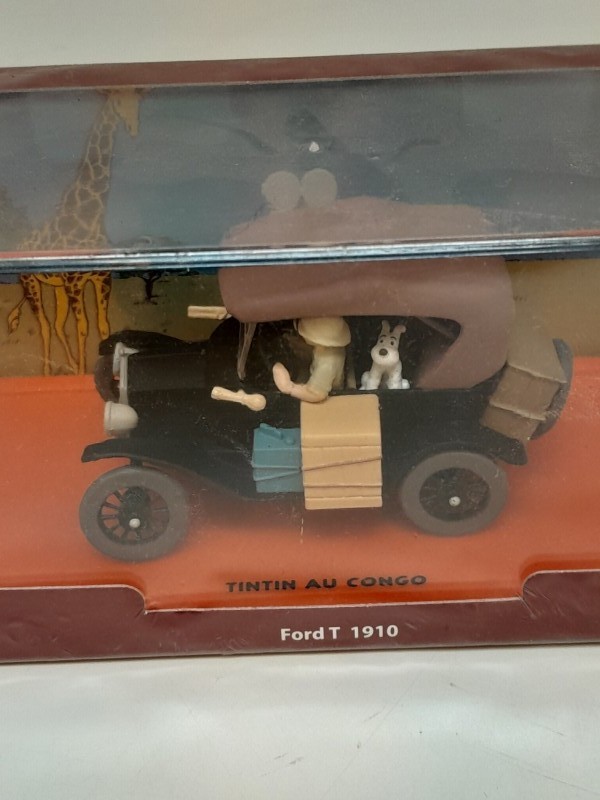 Lot van 6 miniatuur auto's en Kuifje figuurtjes