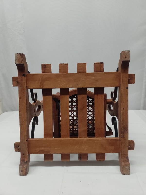 Antieke poppen schommelstoel
