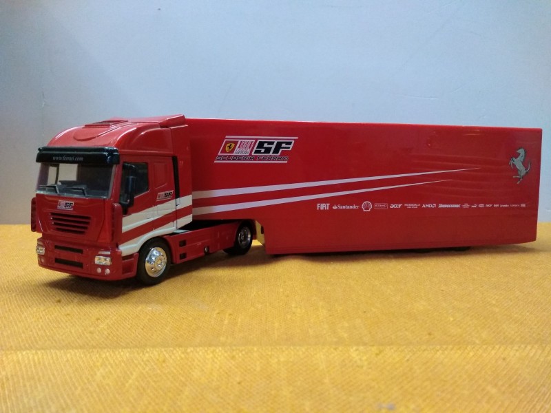 Auto model 1/43 Iveco Fiat Camion Ferrari 2010