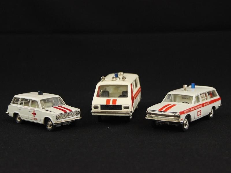 3 USSR Novoexport ambulance modelwagens