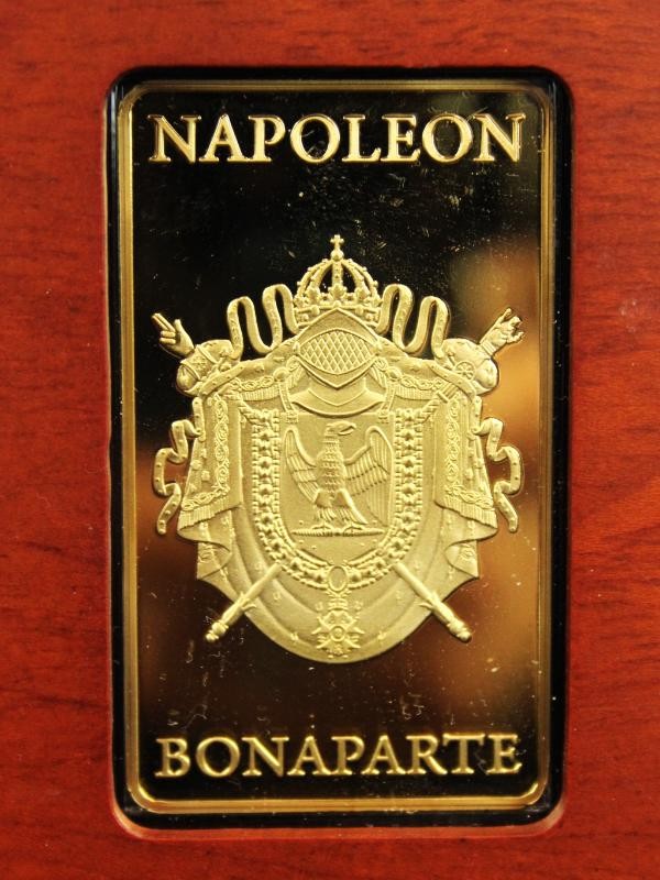 Houten plakkaat met herinnering items over Napoleon Bonaparte