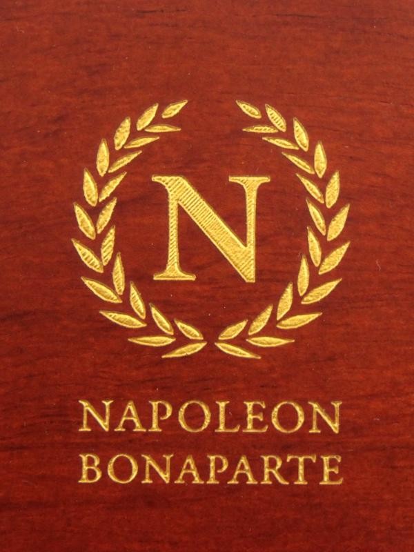 Houten plakkaat met herinnering items over Napoleon Bonaparte