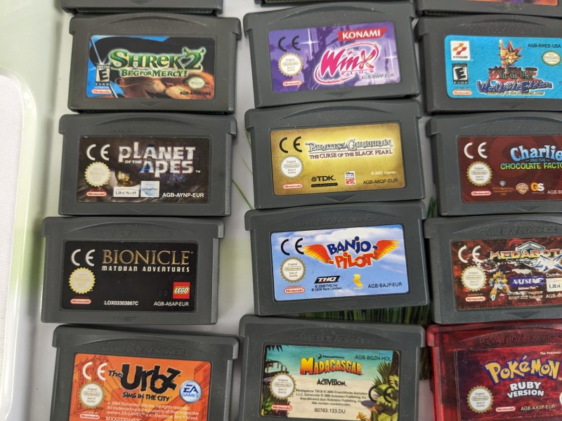 42 Gameboy Advance spel cartridges