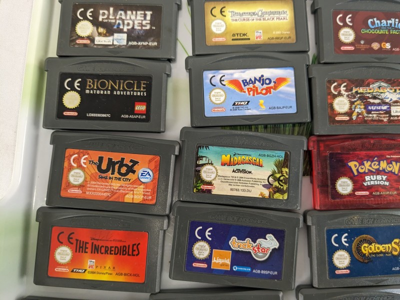 42 Gameboy Advance spel cartridges