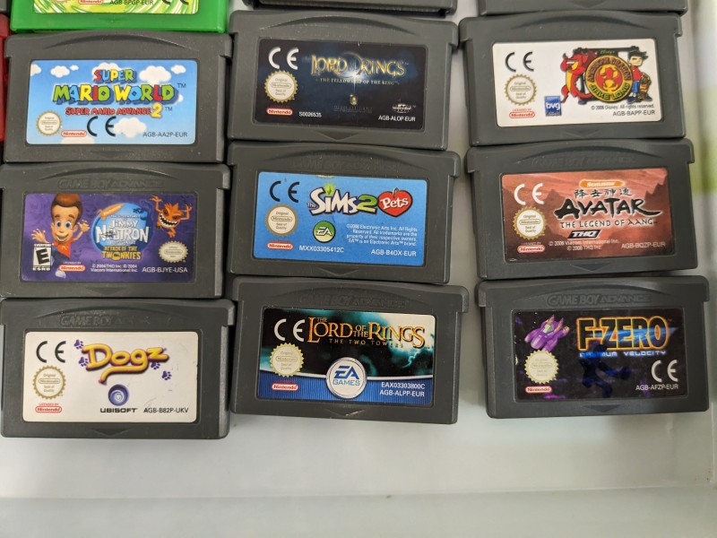 42 Gameboy Advance spel cartridges