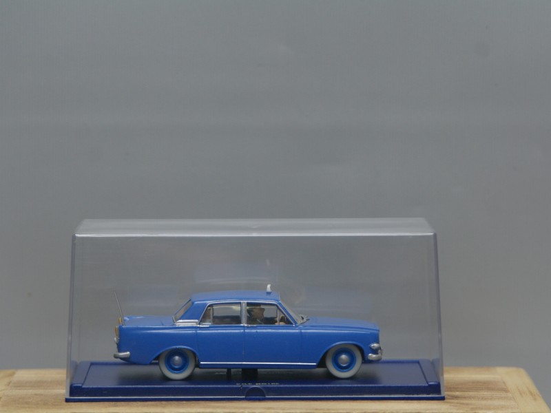 L'ile noire- Ford 45- de blauwe taxi uit "De zwarte rotsen" van Tintin/Kuifje- Schaalmodelauto Herge-Moulinsart (Art. 846)