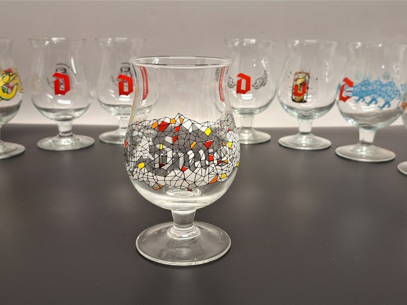 Lot van 13 Duvel art glazen