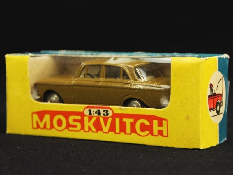 2 vintage Moskvitch 412 (A2) modelwagens in ovp