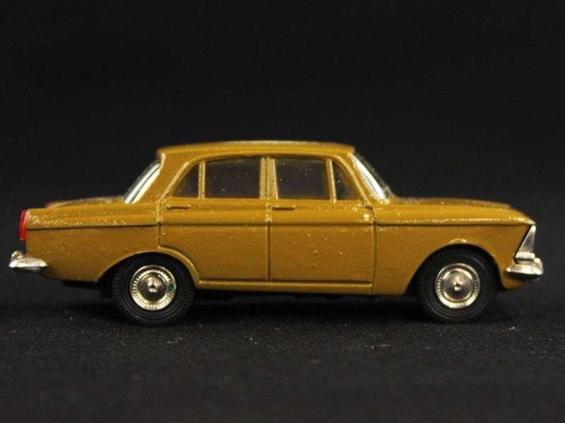 2 vintage Moskvitch 412 (A2) modelwagens in ovp